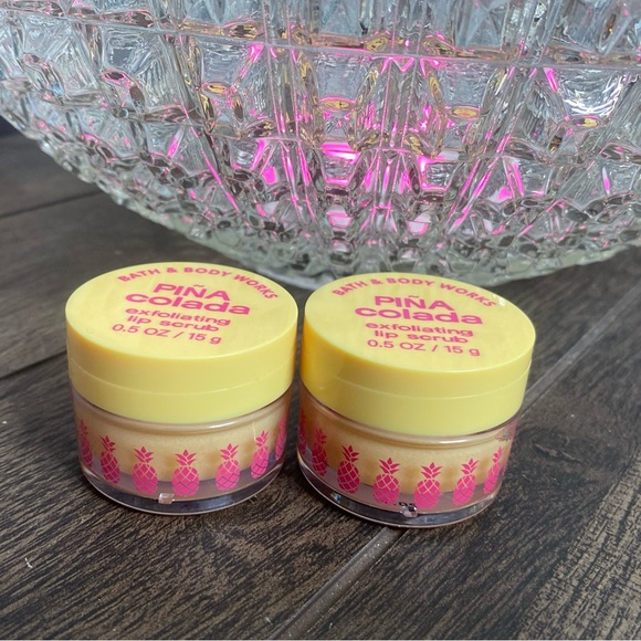 Bath & Body Works Pina Colada Exfoliating Lip Scrub - Picture 3 of 4